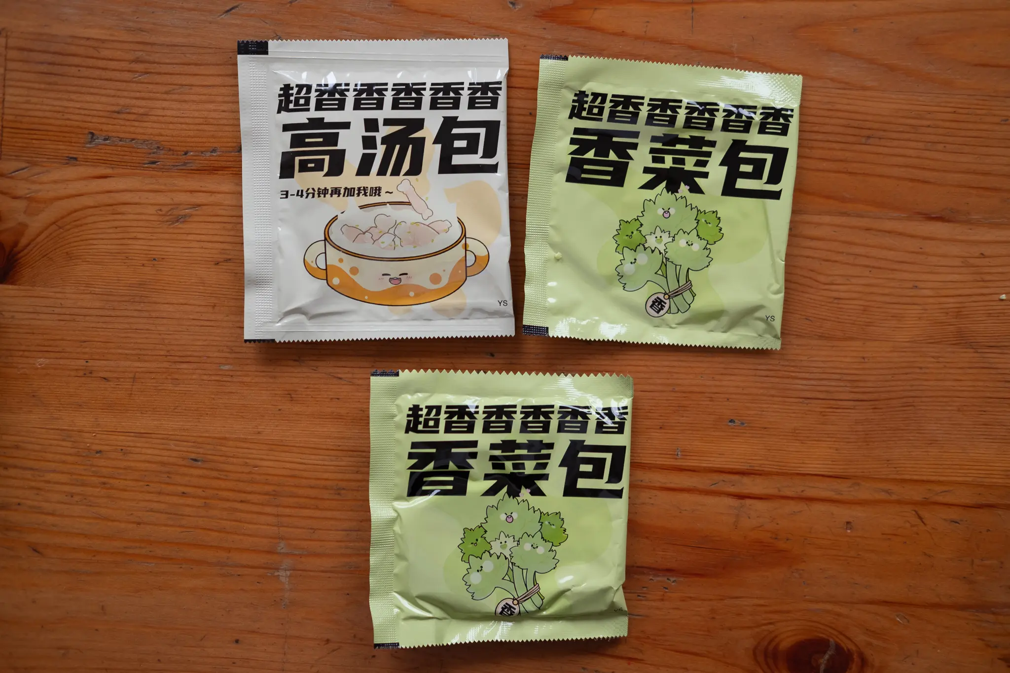 Gallery image 3 for Bai Xiang Coriander Instant Noodles Spicy Beef Flavor